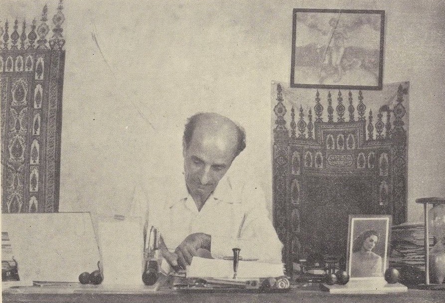 Naimy in his room with Gibran's drawing hanging behind his desk (Baskinta)